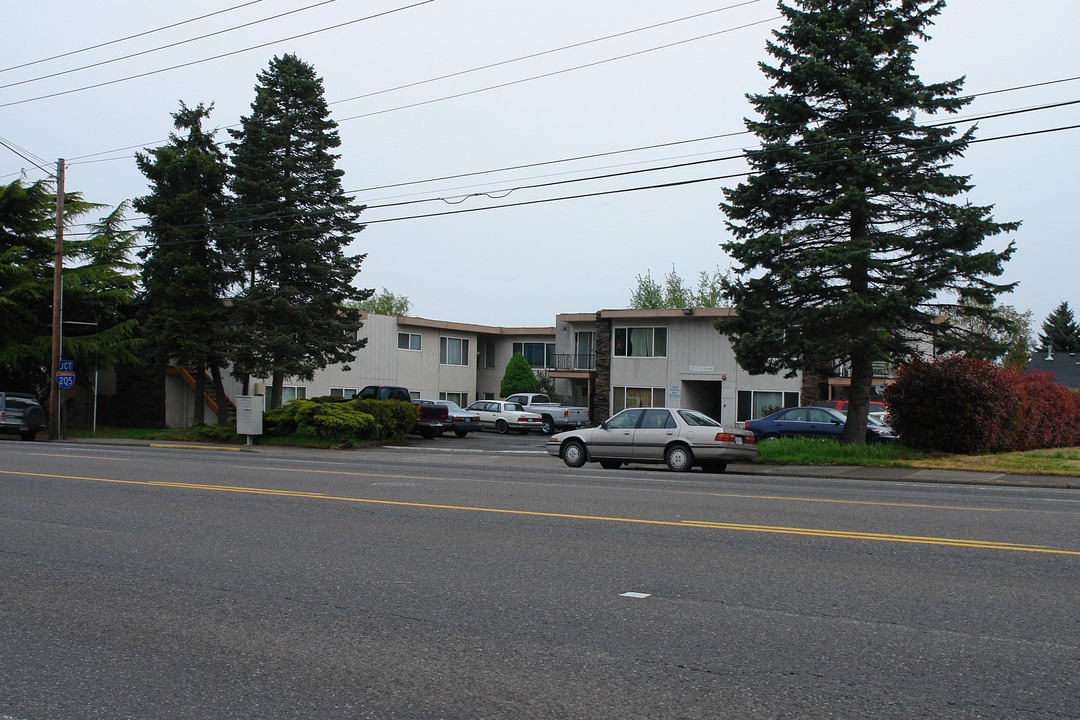 9815-9833 SE Division St in Portland, OR - Building Photo