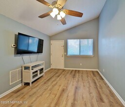 2511 Whispering Woods Blvd in Jacksonville, FL - Building Photo - Building Photo