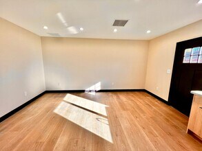 7309 Yarmouth Ave in Los Angeles, CA - Building Photo - Building Photo