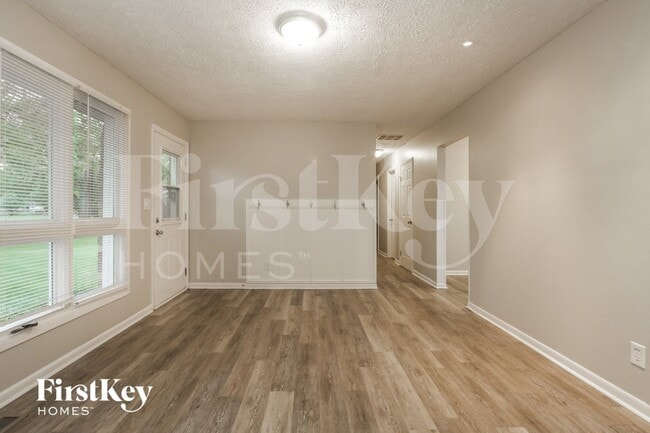 302 Corottoman Ct in Avon, IN - Building Photo - Building Photo