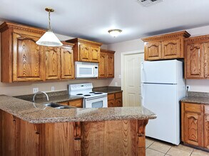1402 W Kiwi Ave, Unit 3 in Pharr, TX - Building Photo - Building Photo