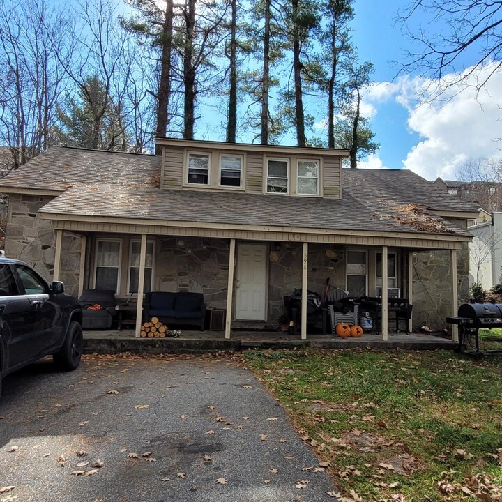 598 Old East King St in Boone, NC - Building Photo