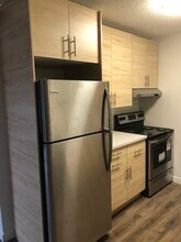 12403 Lansdowne Dr NW in Edmonton, AB - Building Photo - Building Photo