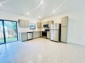 413 NE 1st Ave in Florida City, FL - Building Photo - Building Photo