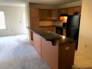 Saylor Park Apartments in Whitehall, PA - Foto de edificio - Building Photo