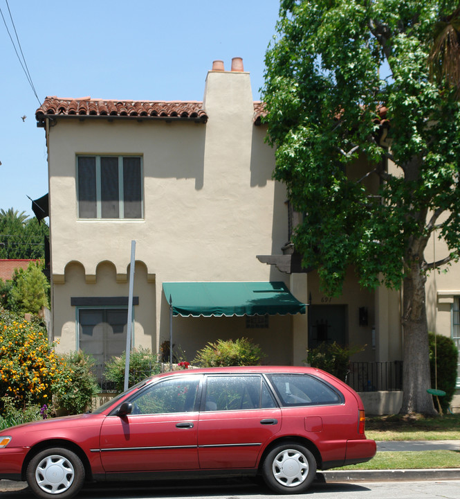 697-701 Mira Monte Pl in Pasadena, CA - Building Photo