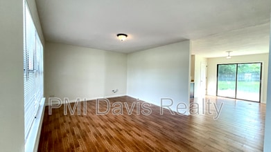 7523 Collins Ct in Jacksonville, FL - Building Photo - Building Photo