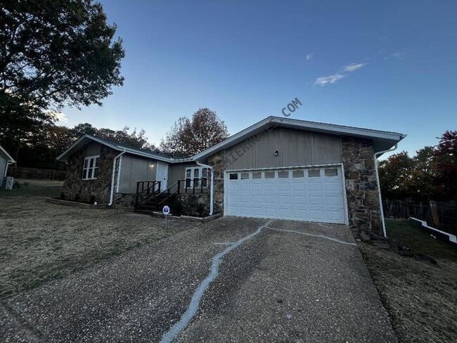 property at 3 Havenwood Ln