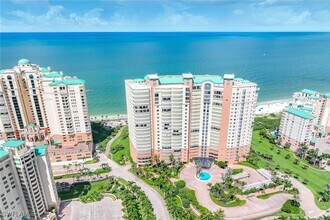 940 Cape Marco Dr in Marco Island, FL - Foto de edificio - Building Photo