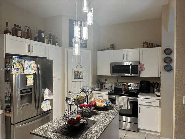 1953 SE 24th Ave in Homestead, FL - Building Photo - Building Photo