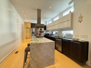 150 Fifth St in Toronto, ON - Building Photo - Building Photo