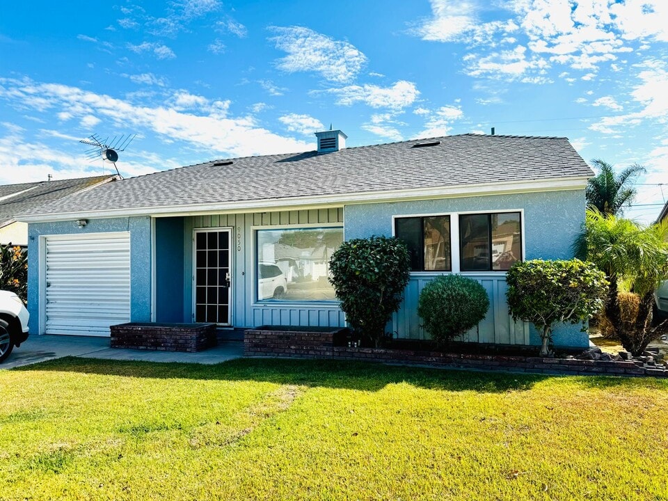 9050 Olive St in Bellflower, CA - Building Photo