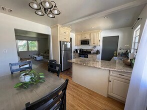 5866 Bowcroft St, Unit 3 in Los Angeles, CA - Foto de edificio - Building Photo