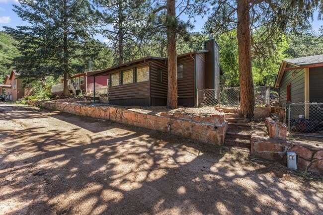 8234 W Hwy 24 in Cascade, CO - Building Photo - Building Photo