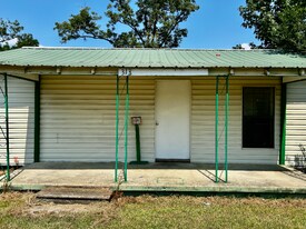 313 Mahlon St in Deridder, LA - Building Photo