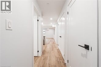 555 Sanatorium Rd in Hamilton, ON - Building Photo - Building Photo