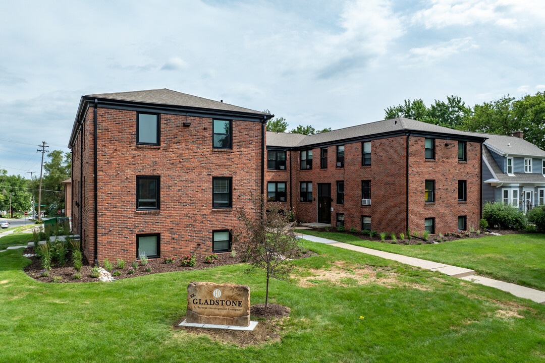 Gladstone Apartments in Omaha, NE - Building Photo