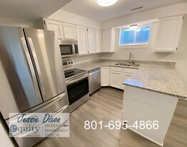 792 Shepard Ln in Farmington, UT - Building Photo