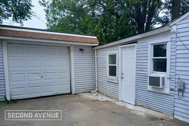 1038 E 349th St in Eastlake, OH - Building Photo - Building Photo