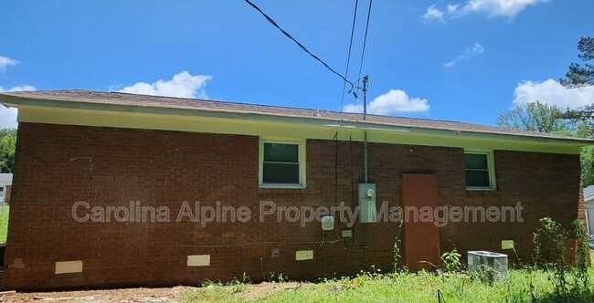 property at 3621 Somerset Dr