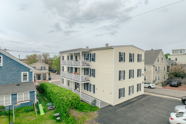 84 Water St in Newburyport, MA - Building Photo - Building Photo