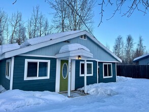 2720 Perimeter Dr in North Pole, AK - Building Photo - Building Photo