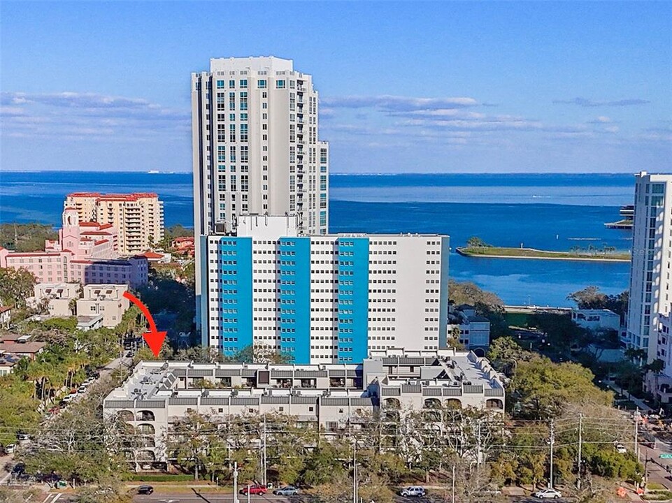 105 4th Ave NE in St. Petersburg, FL - Building Photo