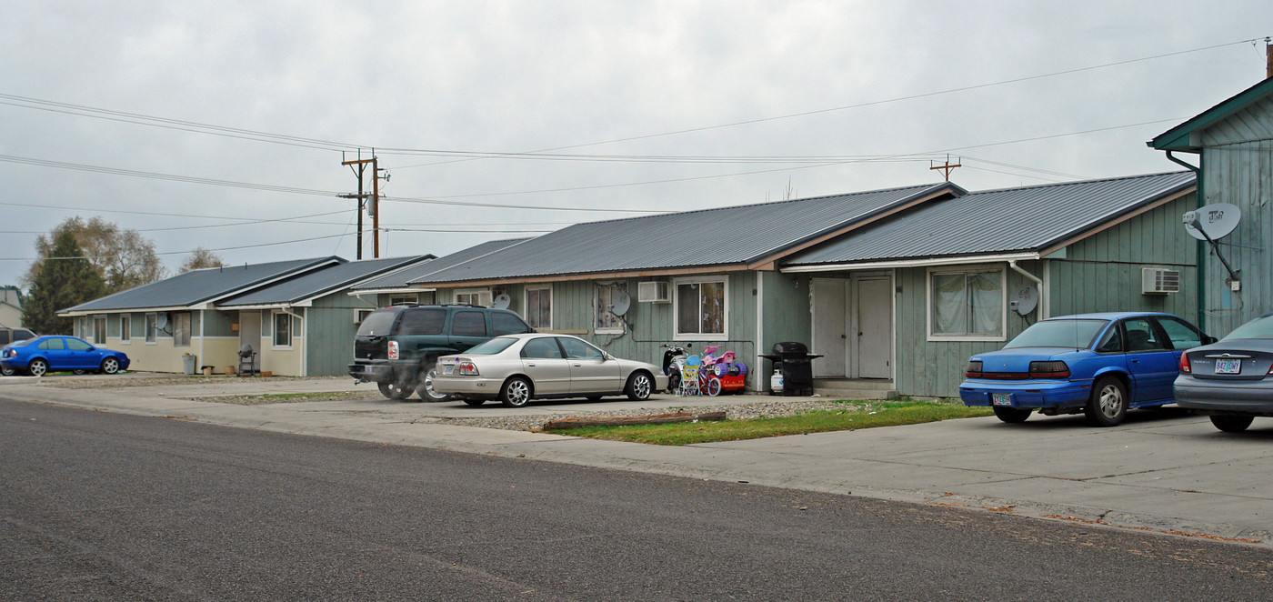 601-635 SE 6th St in Ontario, OR - Building Photo