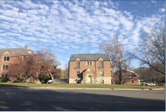 4004 W Bancroft St in Toledo, OH - Foto de edificio - Building Photo