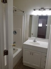 3713 E Loyola Dr in Kenner, LA - Foto de edificio - Building Photo