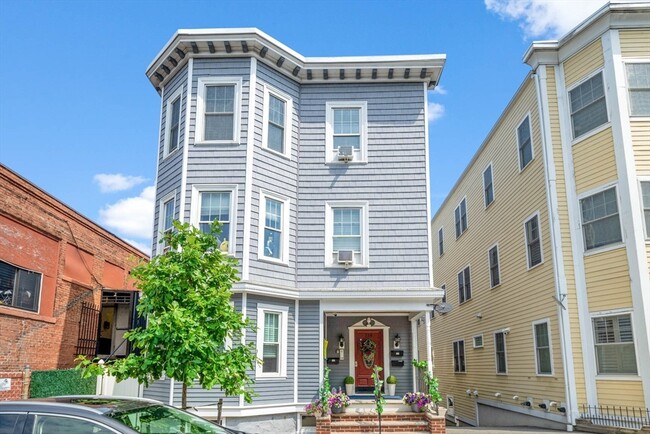 property at 718 E 2nd St