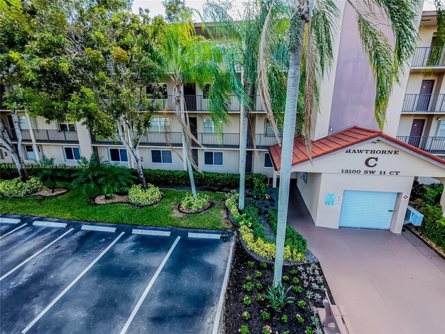 13100 SW 11th Ct in Pembroke Pines, FL - Building Photo - Building Photo