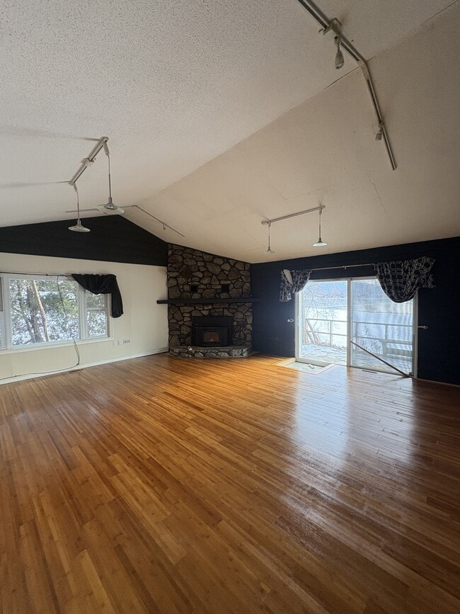 55 Aqua Vitae Rd in Hadley, MA - Building Photo - Building Photo