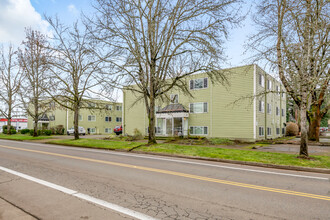 Maple Square Apartments in Corvallis, OR - Building Photo - Building Photo