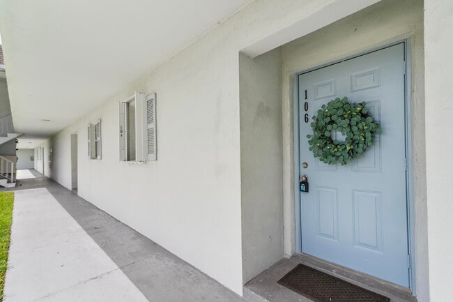 10249 N Military Trl in West Palm Beach, FL - Building Photo - Building Photo