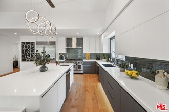 334 S Sycamore Ave in Los Angeles, CA - Building Photo - Building Photo