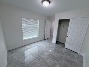 856-858 Milwaukee Blvd, Unit 856 Milwaukee Blvd in Lehigh Acres, FL - Foto de edificio - Building Photo