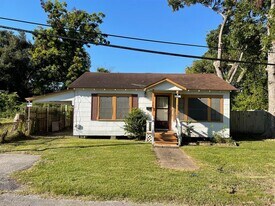 365 E Irby St in Beaumont, TX - Building Photo