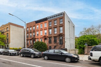 685 Willoughby Avenue in Brooklyn, NY - Foto de edificio - Building Photo