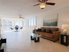 3100 NE 49th St, Unit 1010 in Fort Lauderdale, FL - Building Photo - Building Photo