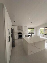 1337 Cape May Ln in Greenacres, FL - Foto de edificio - Building Photo
