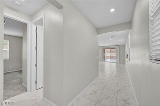 4165 Royal Melody Ct in Las Vegas, NV - Foto de edificio - Building Photo