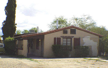 Howdy Manor Apartments in Tucson, AZ - Foto de edificio - Building Photo