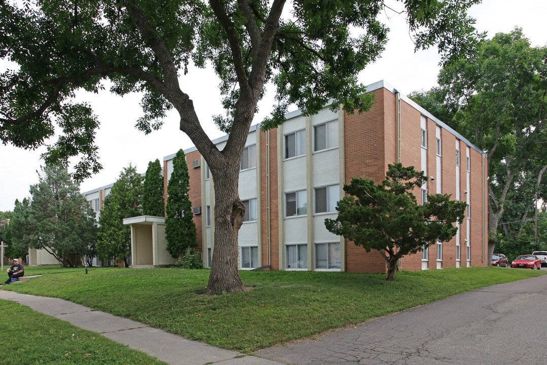 3063 Virginia Ave S in St. Louis Park, MN - Foto de edificio