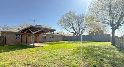 309 Linda Dr in Burleson, TX - Building Photo - Building Photo