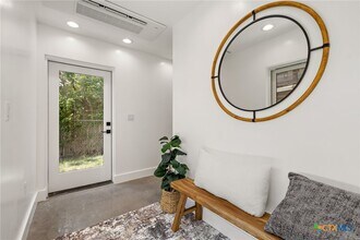 1210 Angelina St in Austin, TX - Building Photo - Building Photo