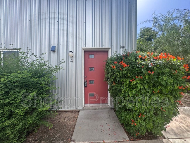 property at 2121 W Hayward Ave