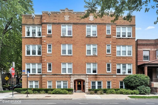 3657-59 N. Damen Ave. / 1951-57 W. Waveland Ave. in Chicago, IL - Foto de edificio - Building Photo