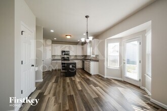 3248 Charlestowne Crossing Dr in St. Charles, MO - Foto de edificio - Building Photo