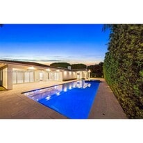 4380 Lake Rd in Miami, FL - Building Photo